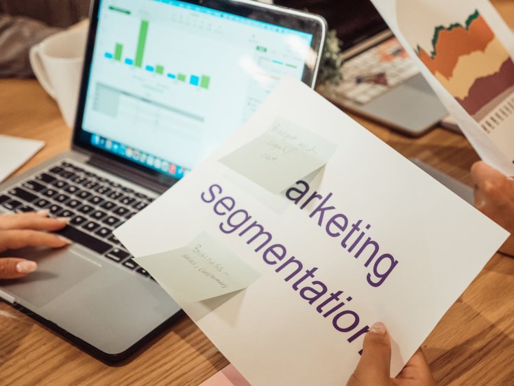 12 Most Effective Types of Digital Marketing (With Examples & Tools)
